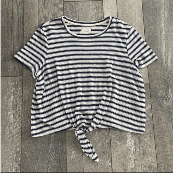 Thread & Supply Size Large Blue and White Striped Tie Front Top - Picture 6 of 6